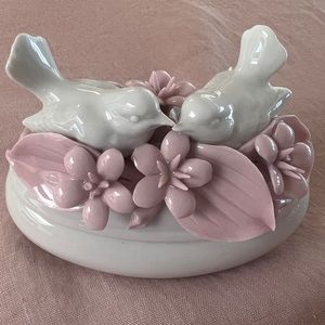 NUOVA CAPODIMONTE trinket box